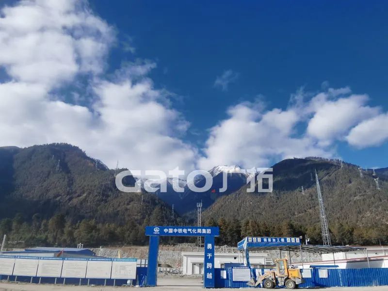 在海拔3700米高原裝電子圍欄是什么體驗？ 打卡西藏第一條電氣化鐵路(圖3)